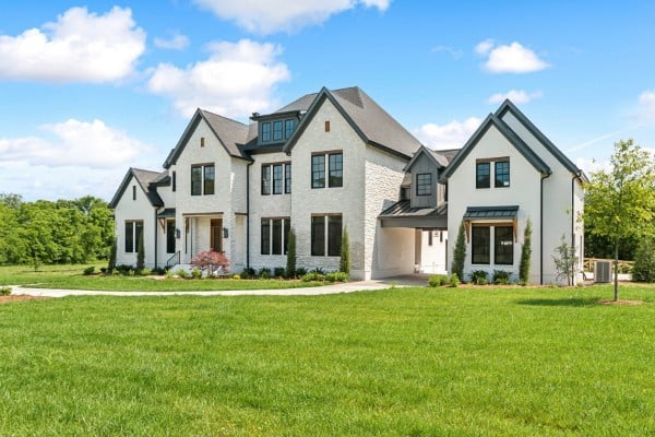 1912 Silver Fox Rd, Thompsons Station, TN 37179