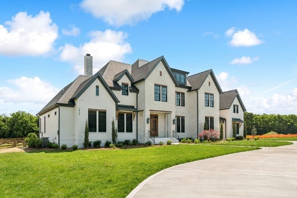 1912 Silver Fox Rd, Thompsons Station, TN 37179