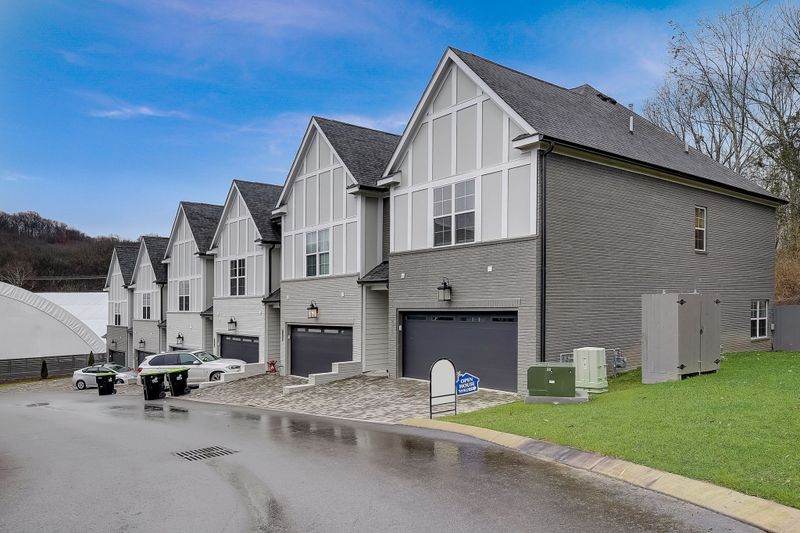 7051 Westside Cir, Nashville, TN 37205