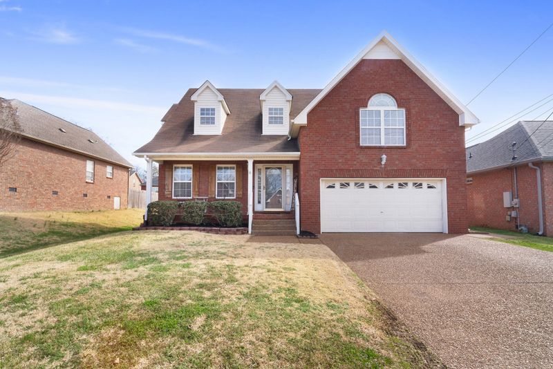 111 Clovercrest Dr, Hendersonville, TN 37075