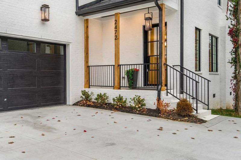 2472 Abbott Martin Rd, Nashville, TN 37215