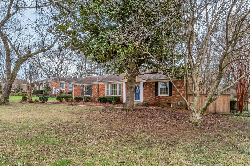 5057 Dovecote Dr, Nashville, TN 37220