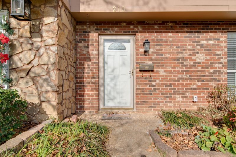 5601 Country Dr #210, Nashville, TN 37211