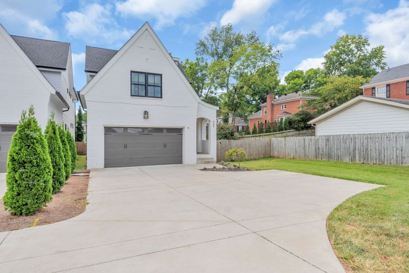 945 Woodmont Blvd, Nashville, TN 37204