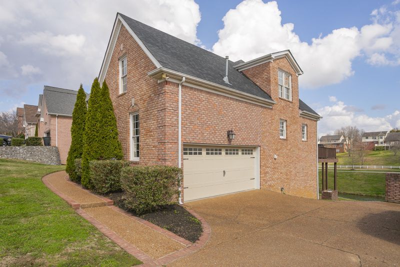 104 Lake Ridge Dr, Hendersonville, TN 37075