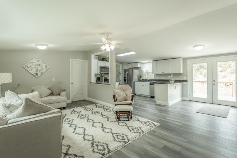 566 Woods Rd, Tunnel Hill, GA 30755