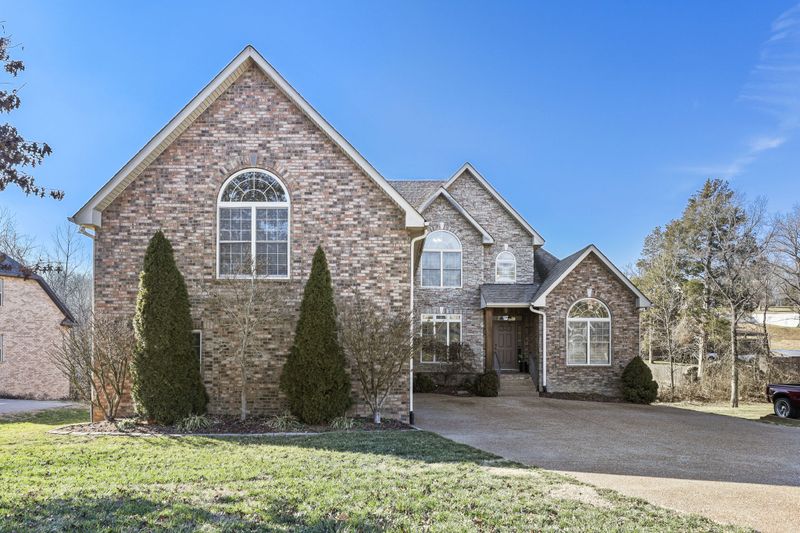 1011 Tower Hill Ln, Hendersonville, TN 37075