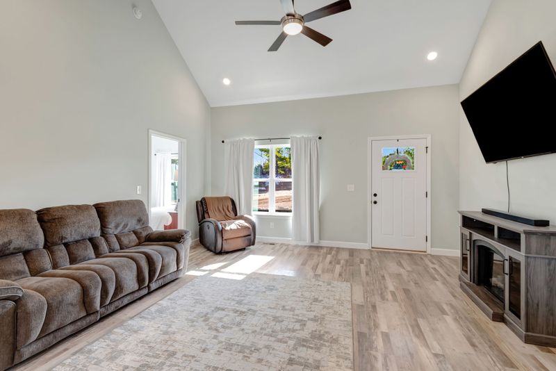 1045 Big Bartons Creek Rd, Dickson, TN 37055