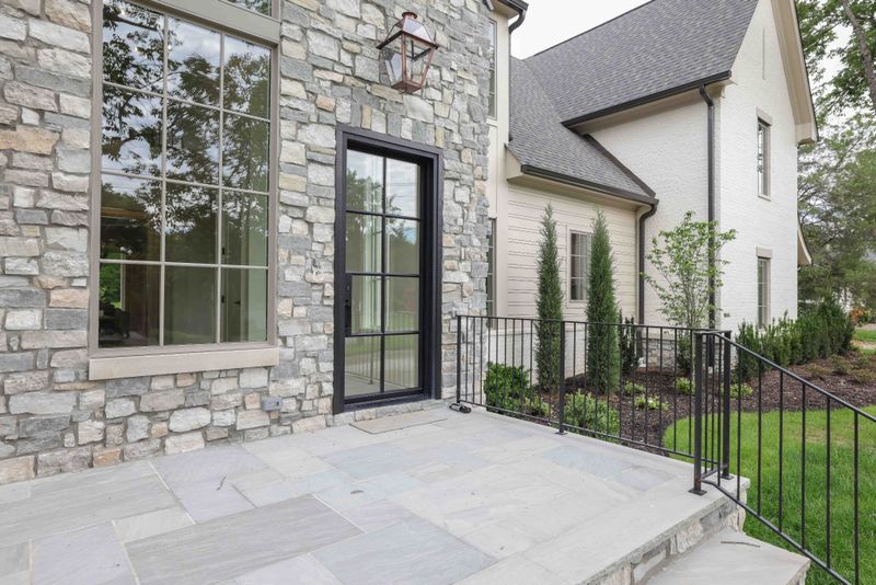 649 Brook Hollow Rd, Nashville, TN 37205