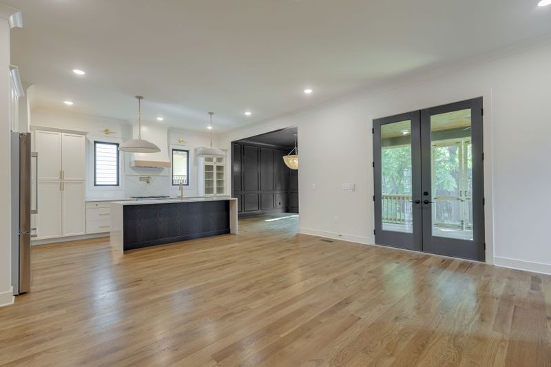 2122 Riverside Dr, Nashville, TN 37216