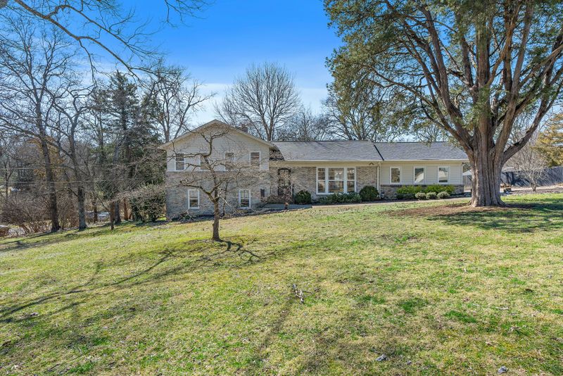 717 W Meade Dr, Nashville, TN 37205
