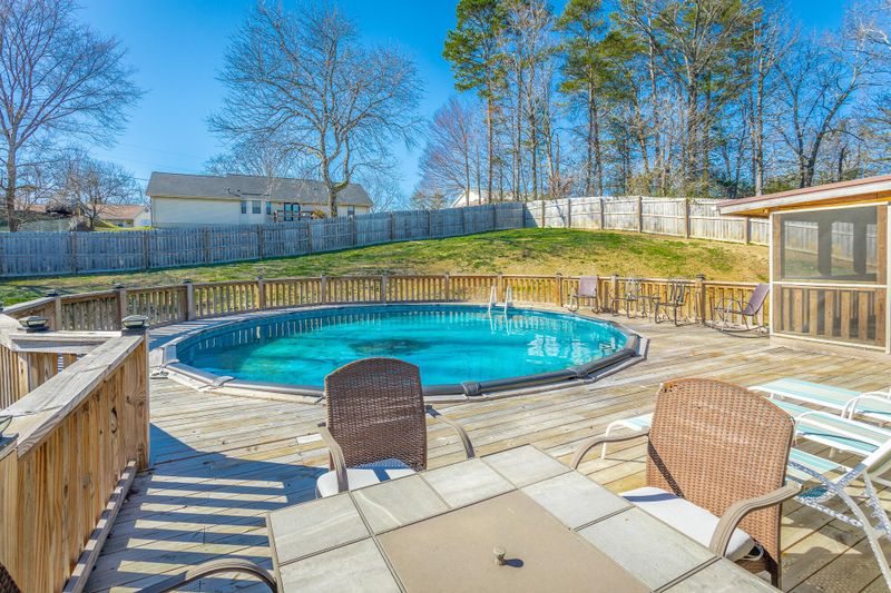 1705 E Rebel Rd, Rossville, GA 30741