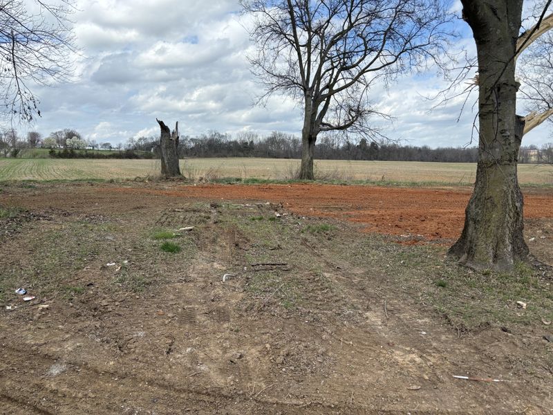 1276 S Russell St, Portland, TN 37148