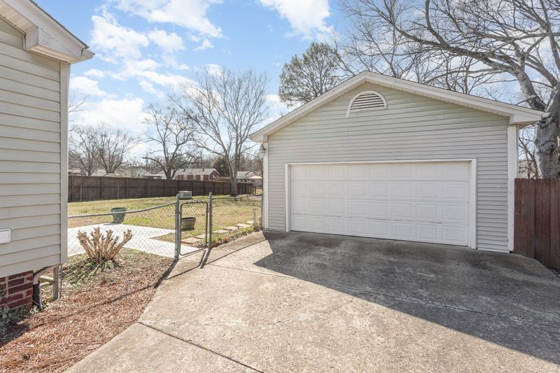 565 Highcrest Dr, Nashville, TN 37211
