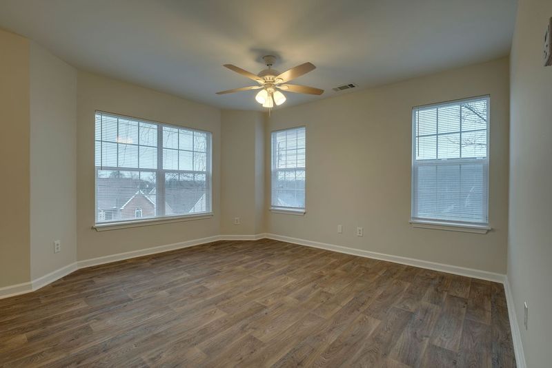 1117 Phelissa Dr, La Vergne, TN 37086