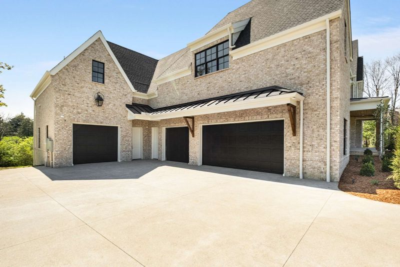 737 W Meade Dr, Nashville, TN 37205