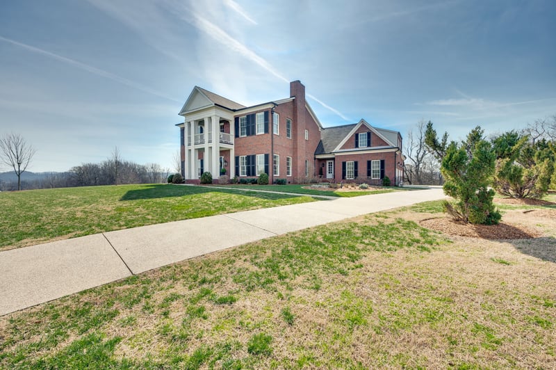 1172 Saddle Springs Dr, Thompsons Station, TN 37179