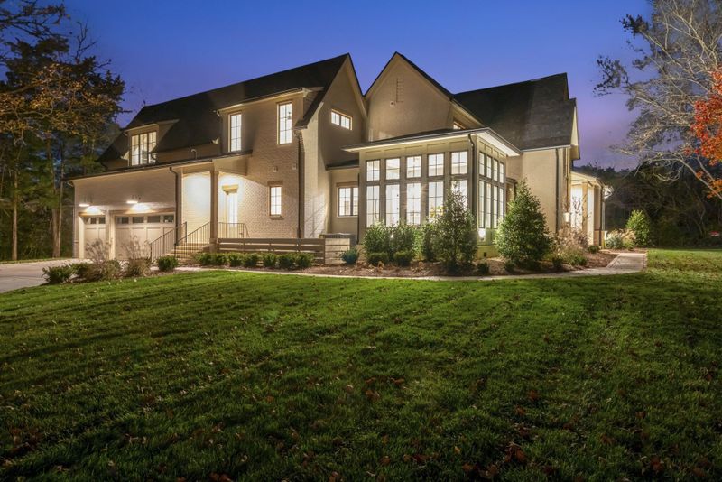 2001 Kingsbury Dr, Nashville, TN 37215