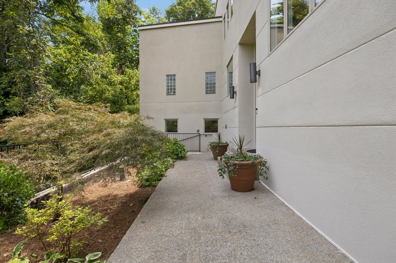 6633 Ellesmere Rd, Nashville, TN 37205