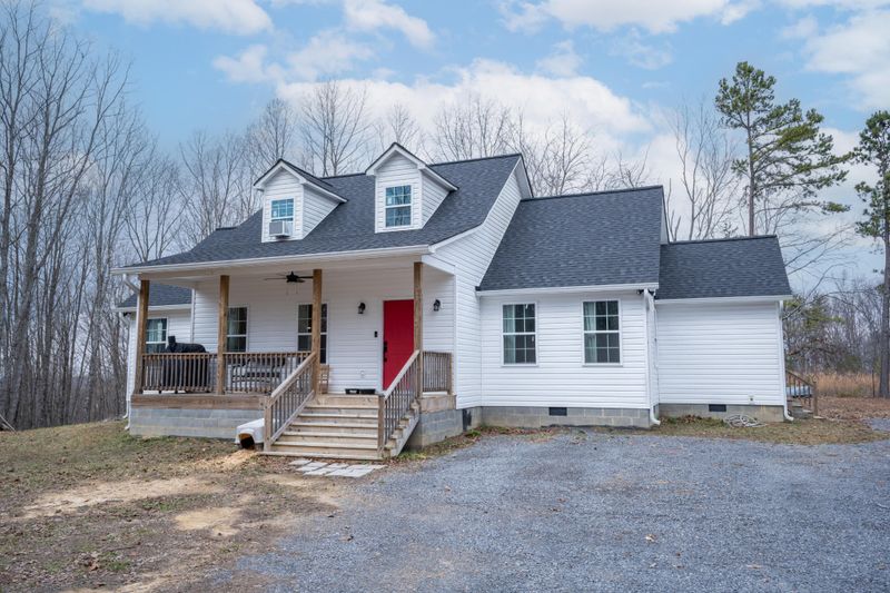 761 Pikes Dr, Trenton, GA 30752
