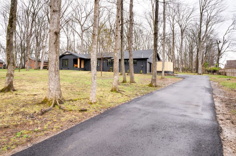 111 Lee Ct, Hendersonville, TN 37075