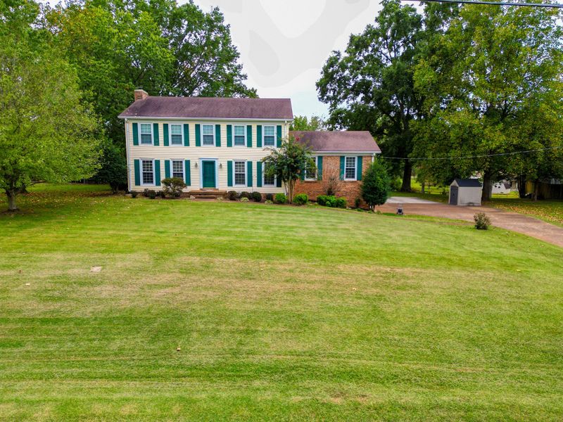 127 Shawnee Dr, Hendersonville, TN 37075