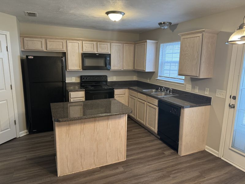 6018 Cullen Dr, La Vergne, TN 37086