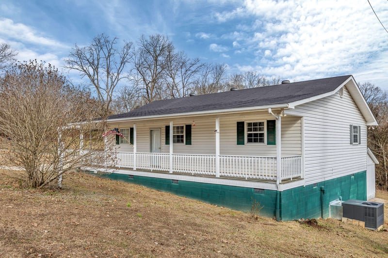 512 8th St, Bridgeport, AL 35740