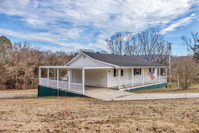 512 8th St, Bridgeport, AL 35740