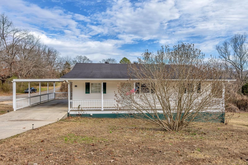 512 8th St, Bridgeport, AL 35740