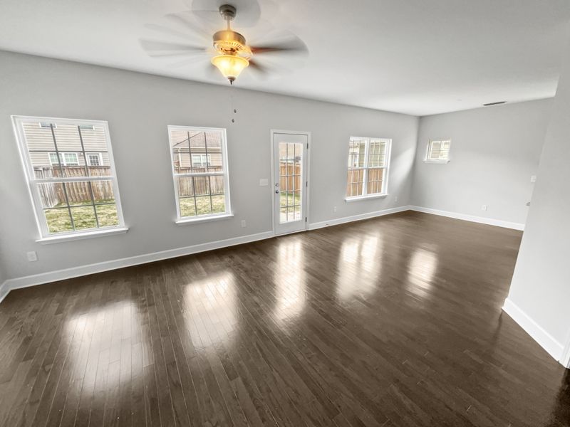 6004 Porterhouse Dr, Smyrna, TN 37167
