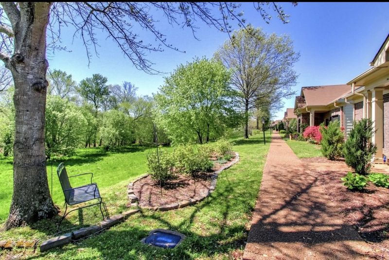 8620 Sawyer Brown Rd, Nashville, TN 37221