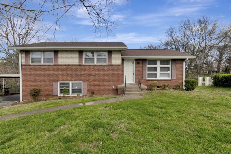 707 Robert Burns Dr, Nashville, TN 37217