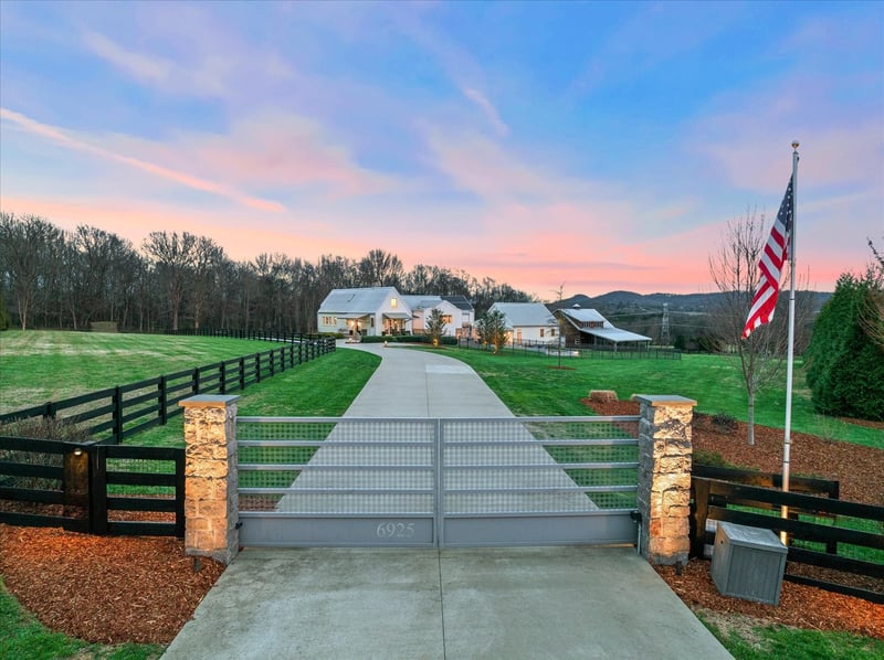 6925 Owendale Ln, College Grove, TN 37046
