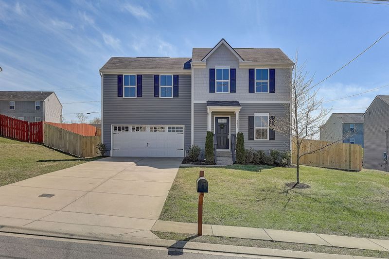 1413 Christina Hayes Ln, La Vergne, TN 37086