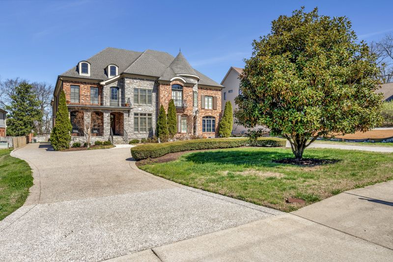 1916B Overhill Dr, Nashville, TN 37215