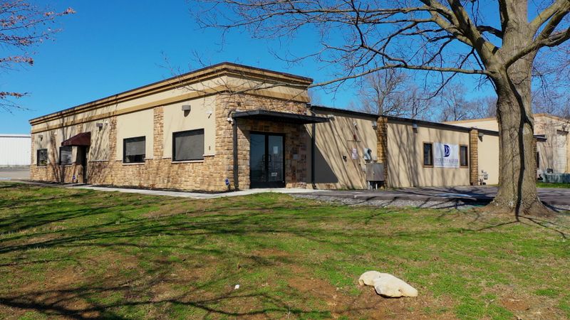 8 Industrial Park Dr, Hendersonville, TN 37075