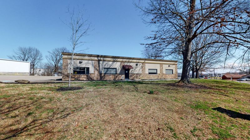 8 Industrial Park Dr, Hendersonville, TN 37075