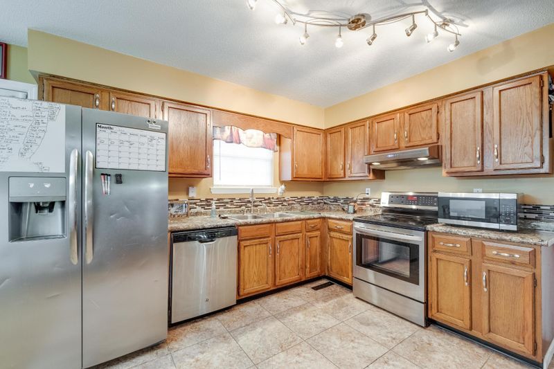 11 Poplar Cir, Ringgold, GA 30736