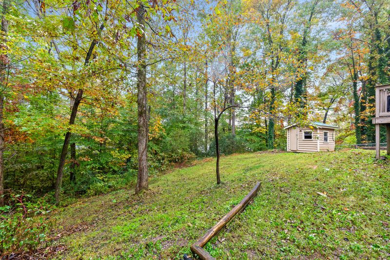 723 Larkwood Dr, Tunnel Hill, GA 30755