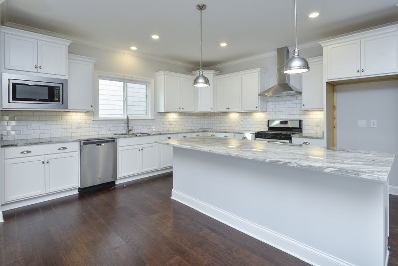 725 Odell Dr, White House, TN 37188