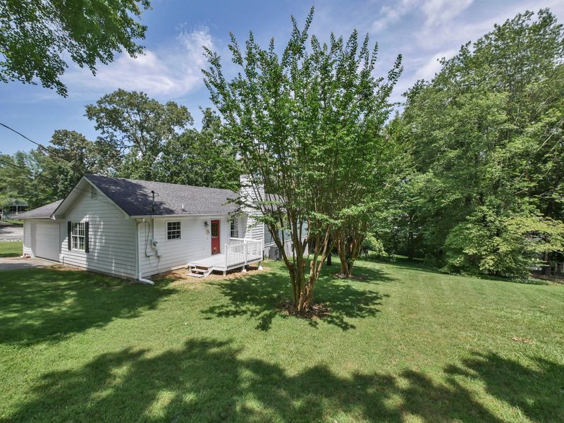 2056 Woodridge Ln, Dalton, GA 30721