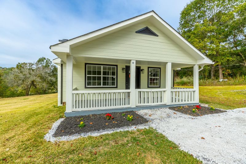 19 Glasscock Rd, Rossville, GA 30741