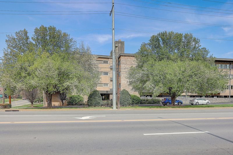 4200 W End Ave #401, Nashville, TN 37205