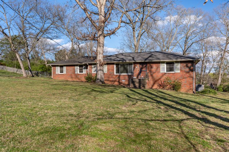 4864 Corning Dr, Nashville, TN 37211