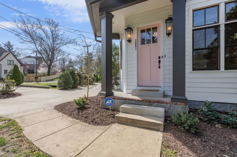 2801 White Oak Dr, Nashville, TN 37215
