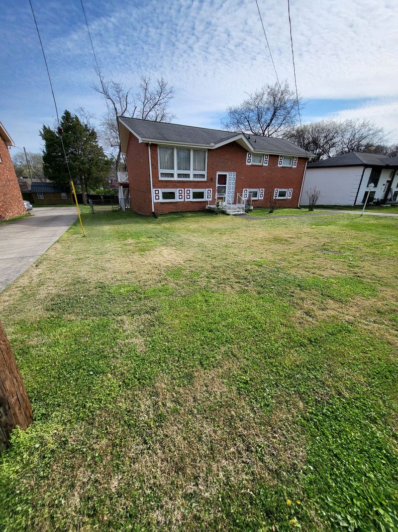 233 Eisenhower Dr, Nashville, TN 37211