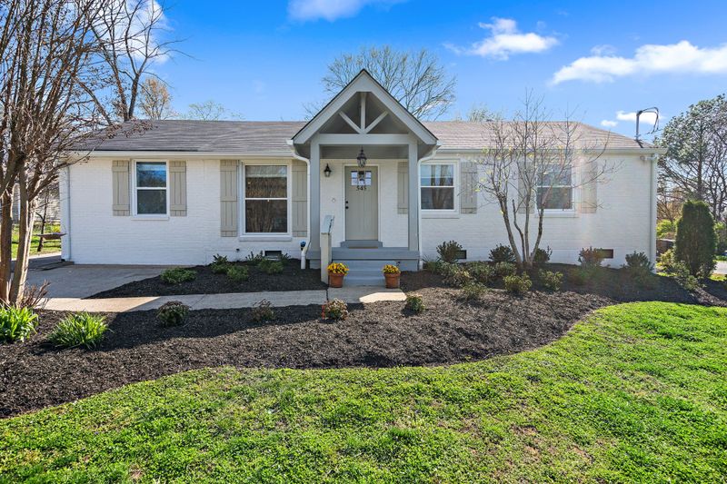 545 Whispering Hills Dr, Nashville, TN 37211