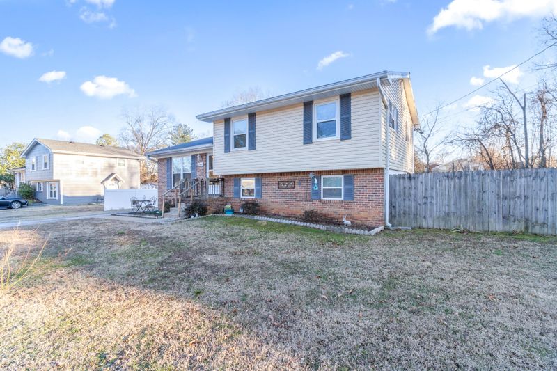 583 Pinewood Cir, Fort Oglethorpe, GA 30742