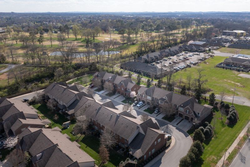 112 Ambassador Private Cir, Hendersonville, TN 37075